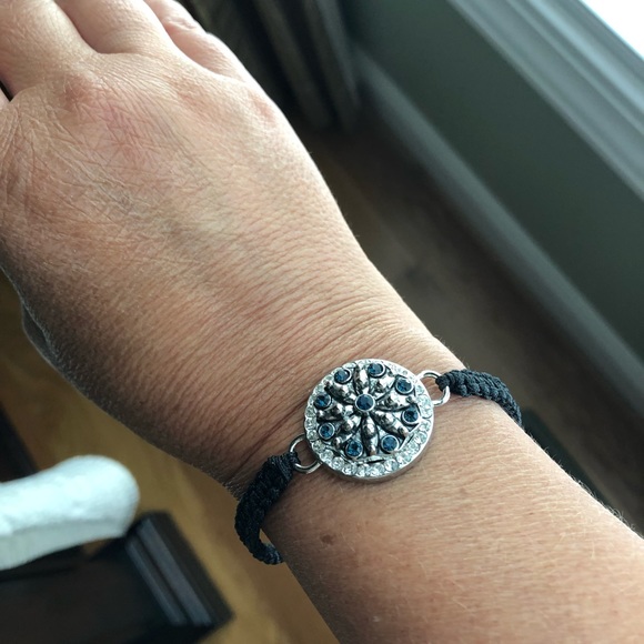 Adjustable bracelet - Picture 2 of 3